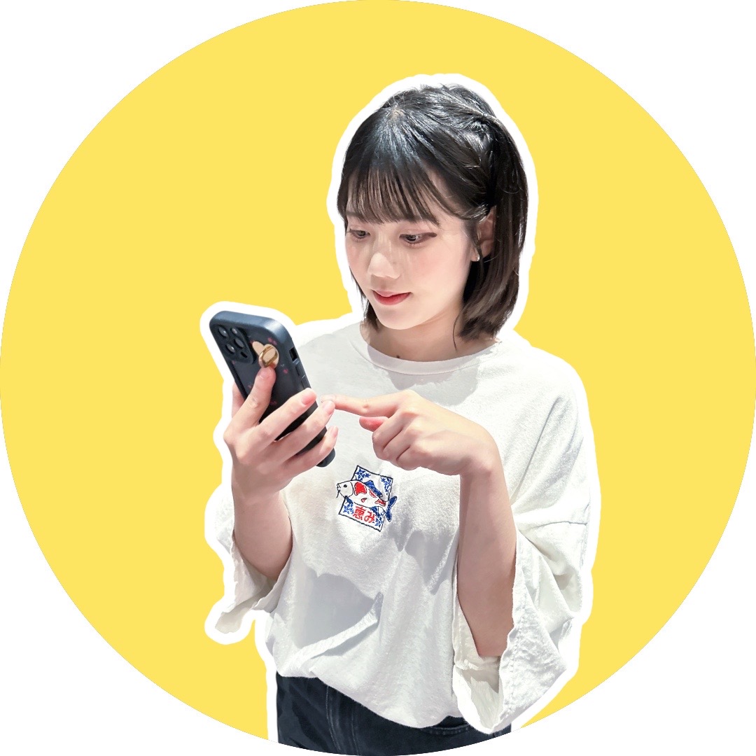 スマホを持っている画像